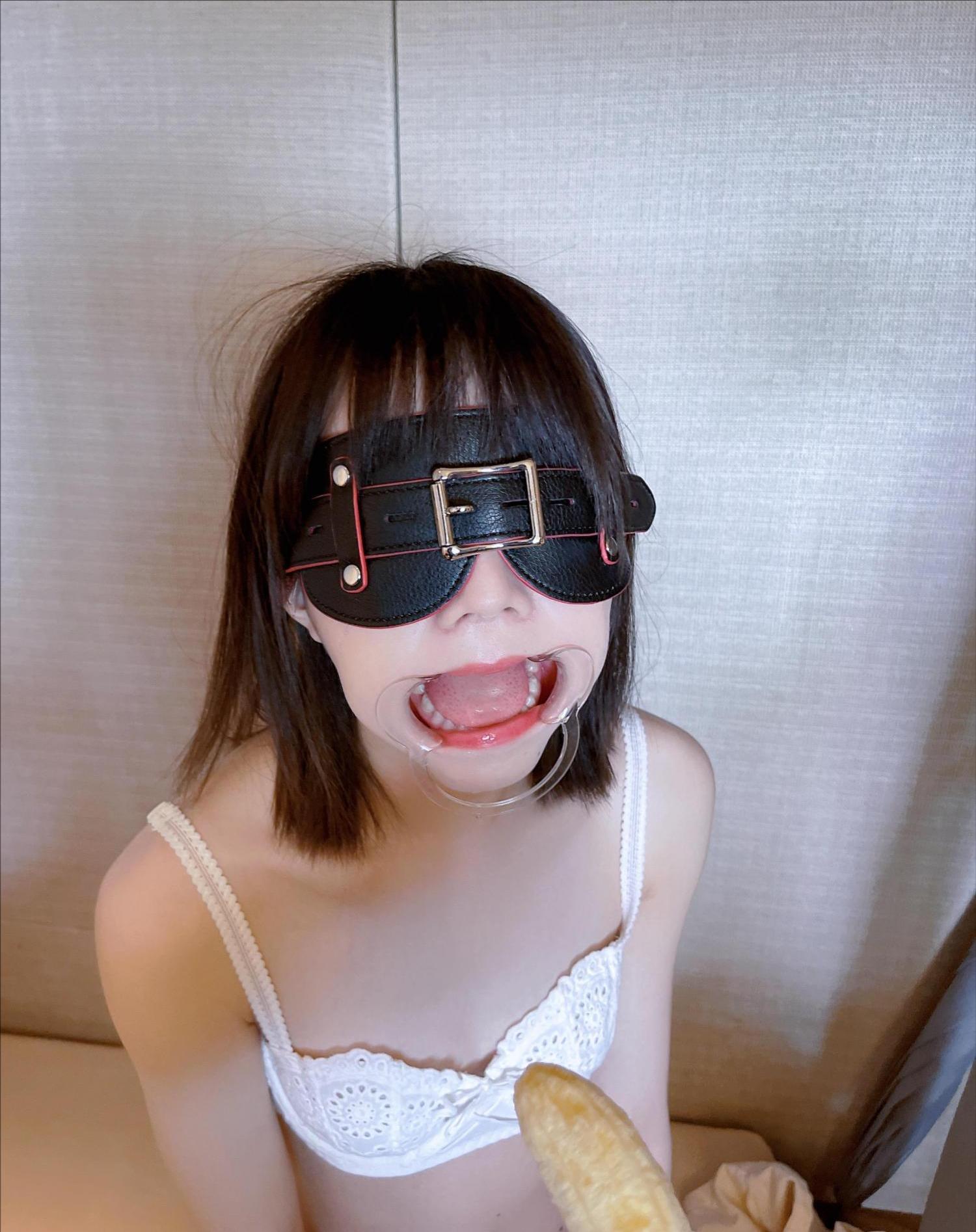 虐嘴/小腹专场~茶茶白色内衣扩口器玩弄play,被迫展示完美肉体,口水直流、任人把玩~颜面破坏扩口器吃香蕉-4 虐嘴/小腹专场~茶茶白色内衣扩口器玩弄play,被迫展示完美肉体,口水直流、任人把玩~颜面破坏扩口器吃香蕉-4