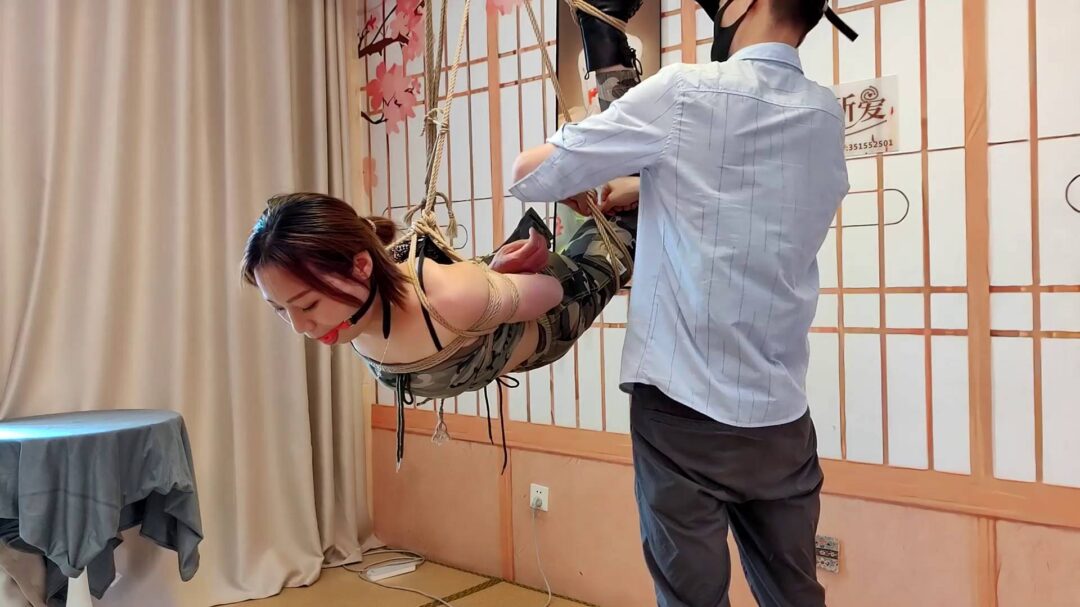 姚梦梦迷彩服悬吊-3