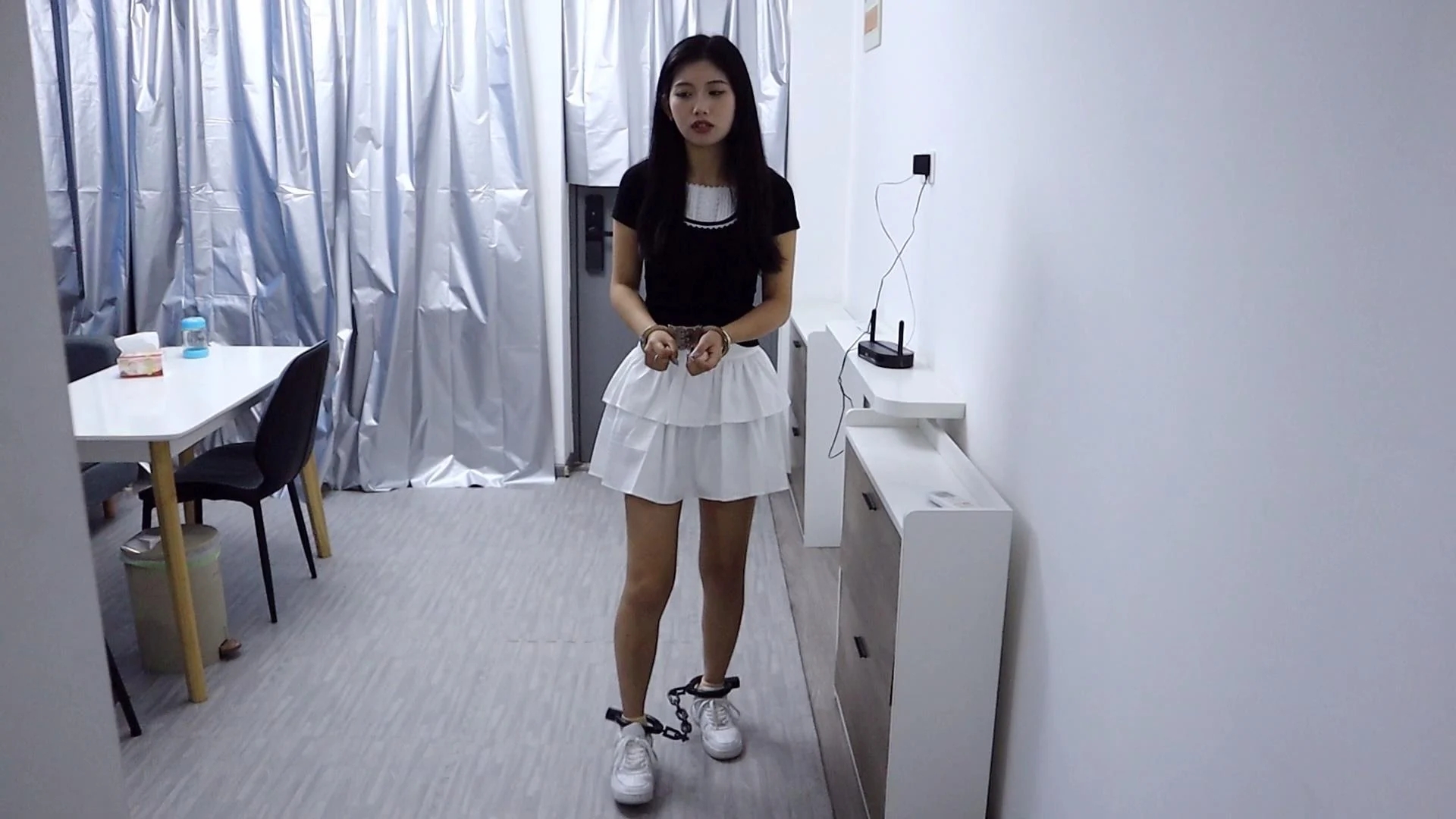 小欣 假自首瞒报 被严厉审讯审判处决 挠脚挠全身TK 手铐脚铐脚趾铐-2