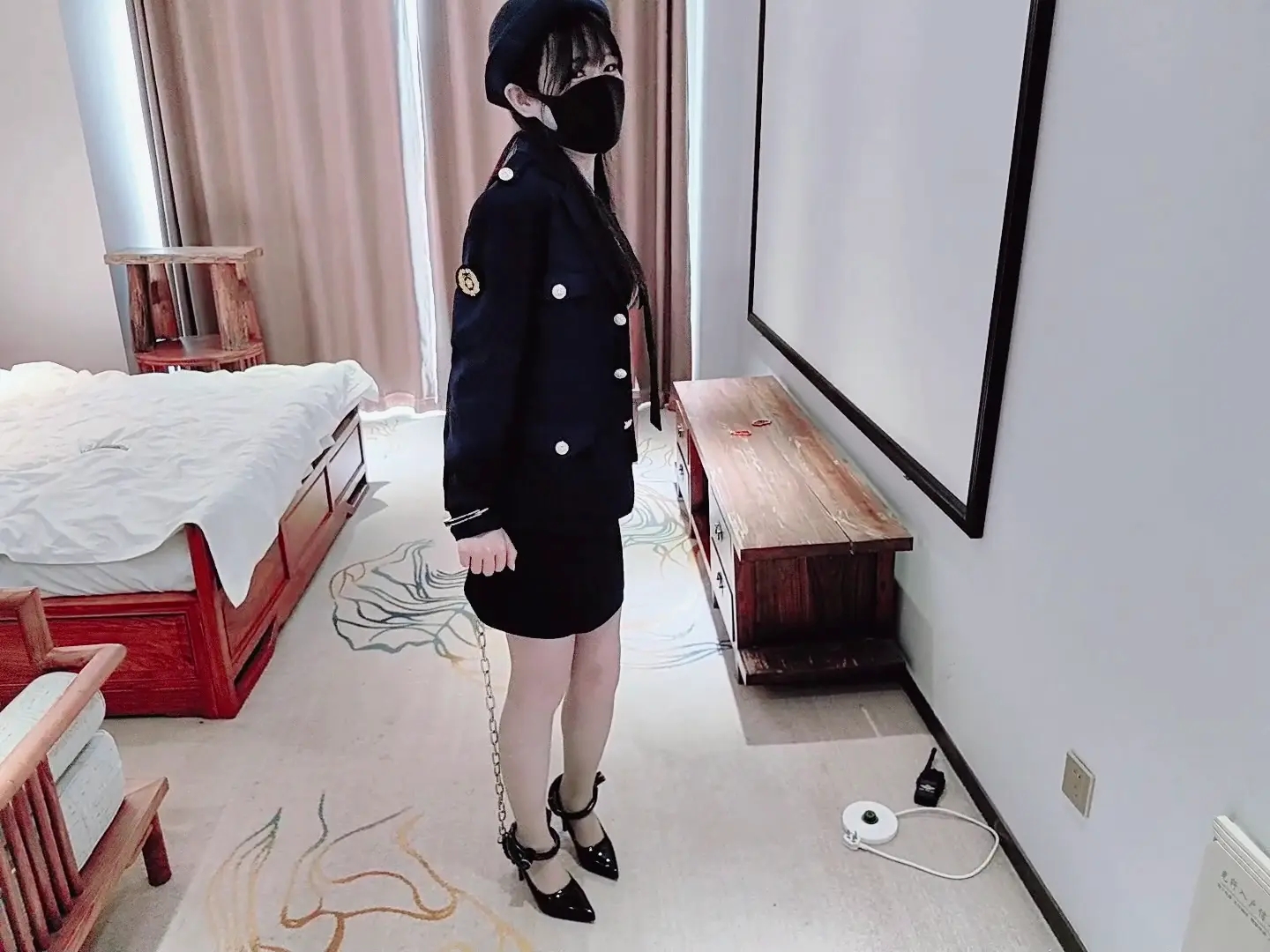 被坏人俘虏RL的可爱女搜查官，可爱的小面包J服带镣展示，屈辱RL-10