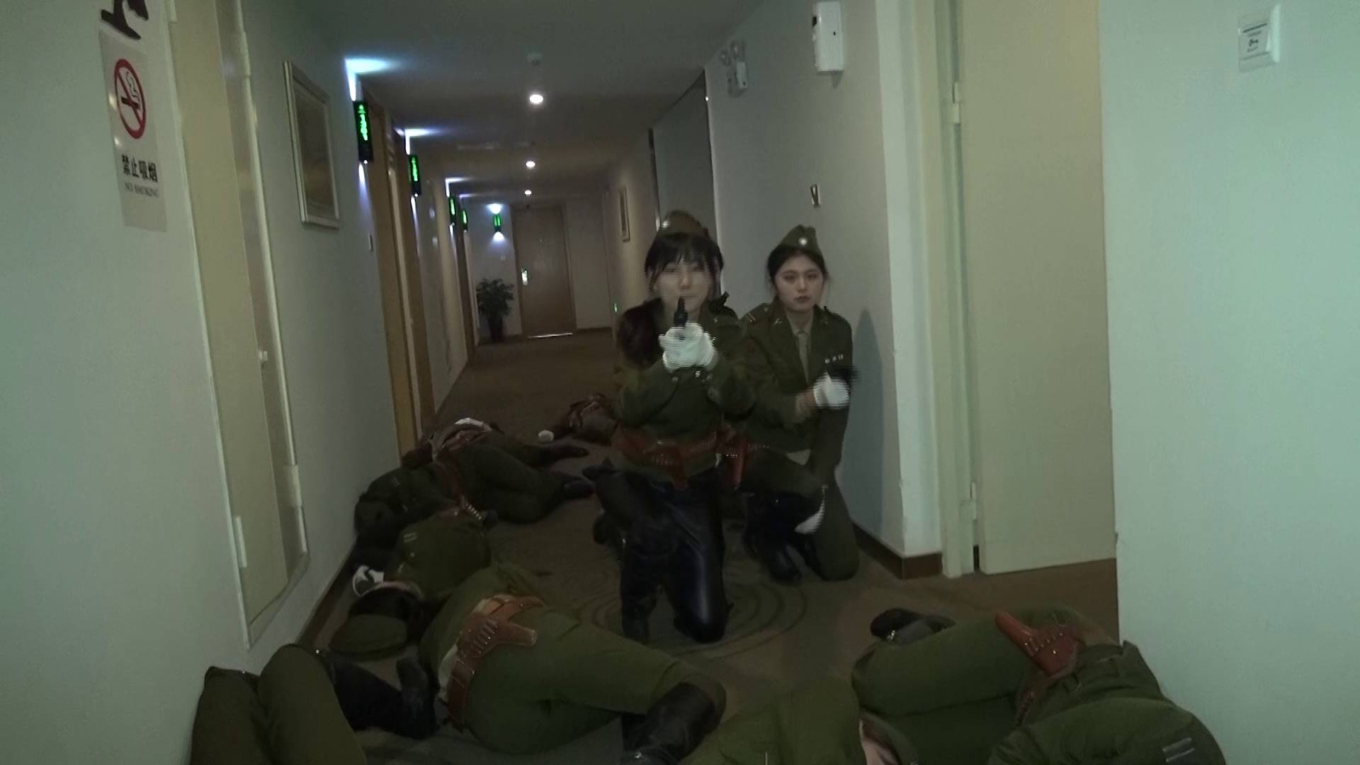 枪战击毙女特务-2