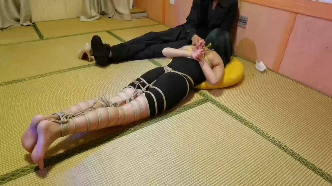 王倩倩手背相对捆绑-3