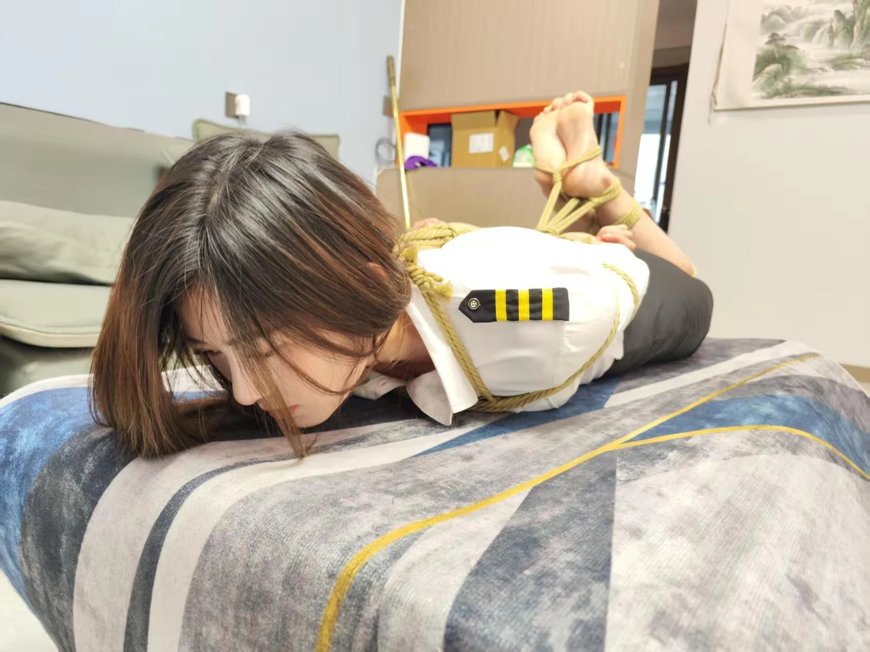 美女茜茜OL制服裙装短靴紧缚体验&金属禁锢-3