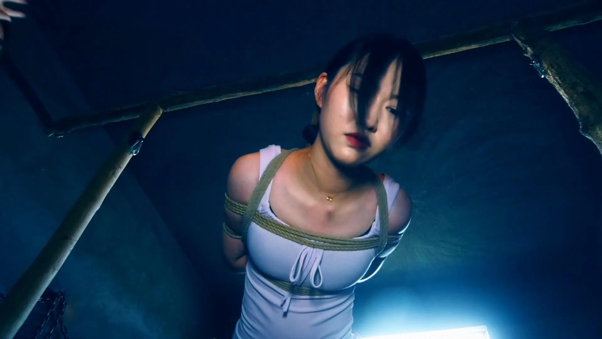 定拍转公映《死牢中的对决》上集 三名女囚爱好者在死囚牢中轮流体验被刑讯折磨-8
