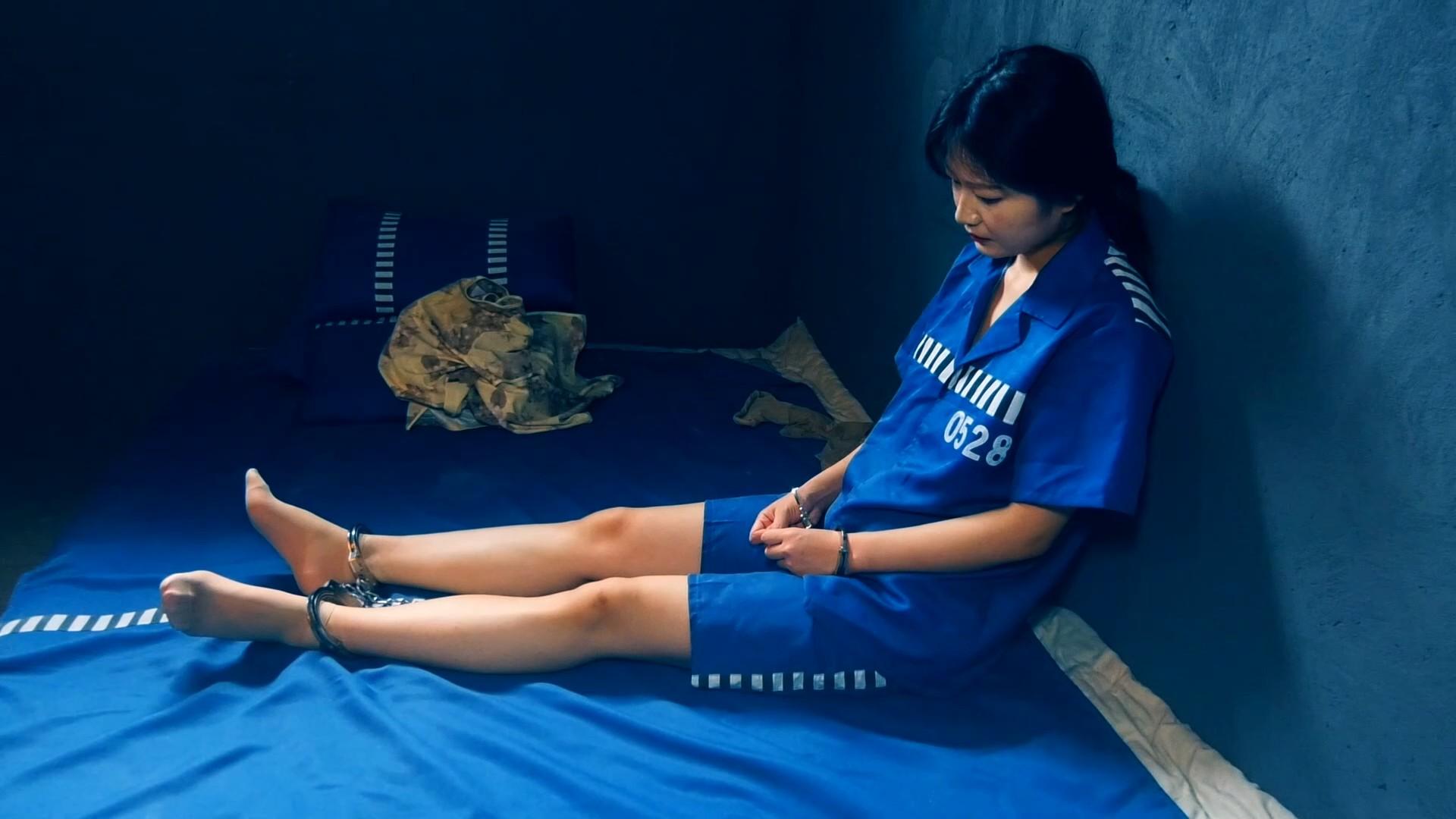 定拍转公映《死牢中的对决》上集 三名女囚爱好者在死囚牢中轮流体验被刑讯折磨-7