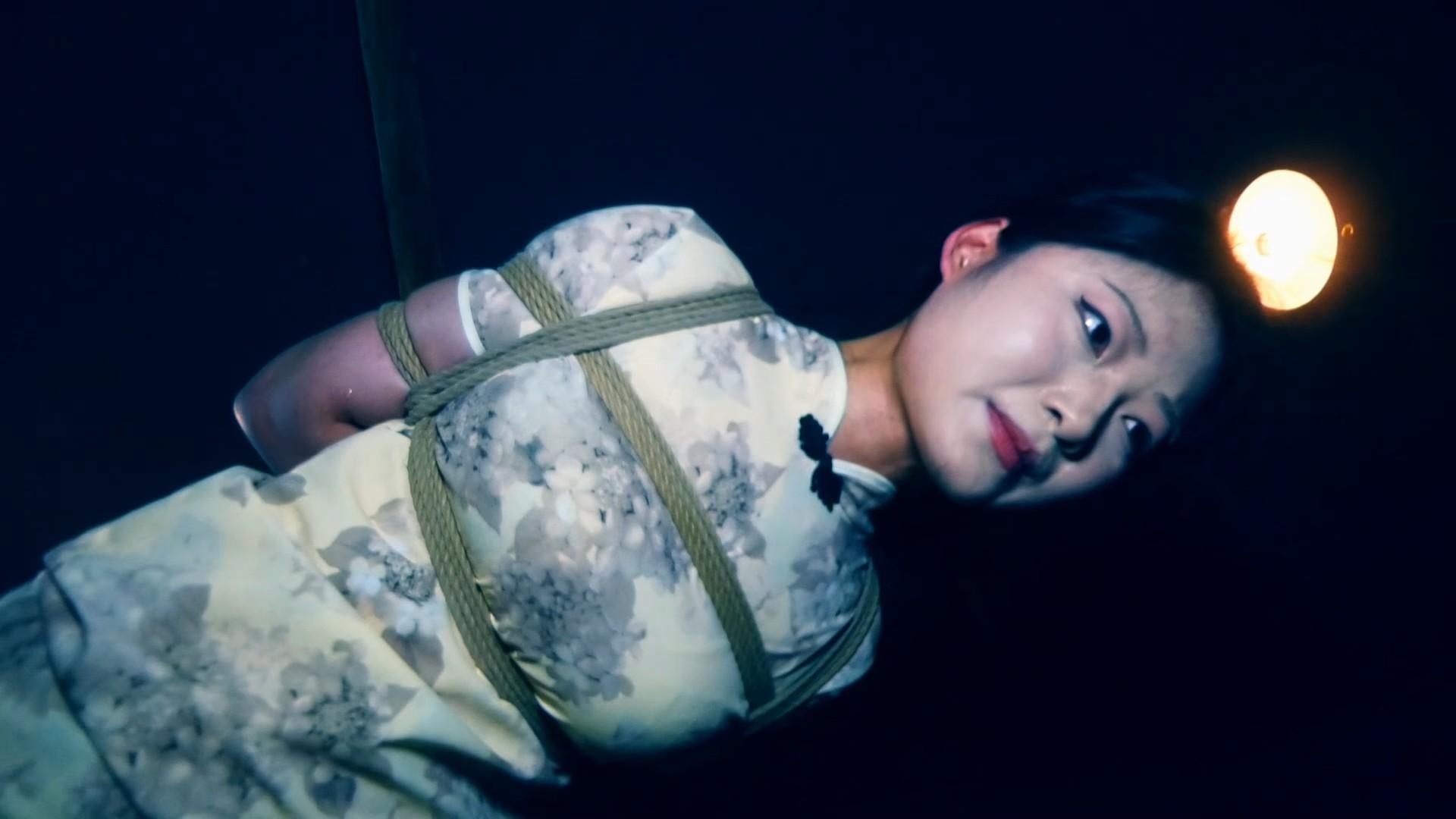 定拍转公映《死牢中的对决》上集 三名女囚爱好者在死囚牢中轮流体验被刑讯折磨-2
