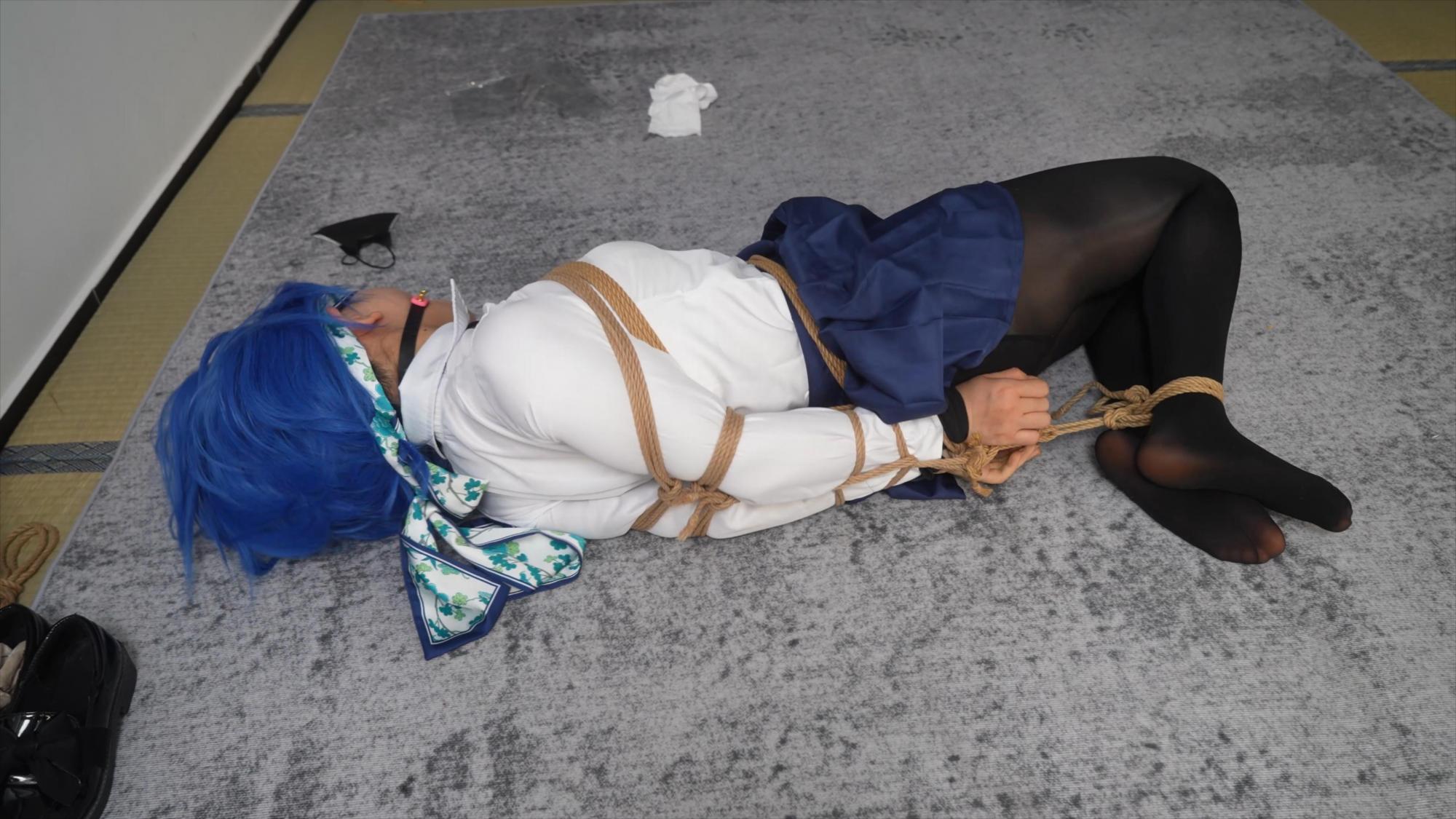 象人定拍—神秘录像带2，山田凉coser小0自缚，却糟到神秘歹徒绑架，自缚+驷马捆绑+背手观音蟹缚-7