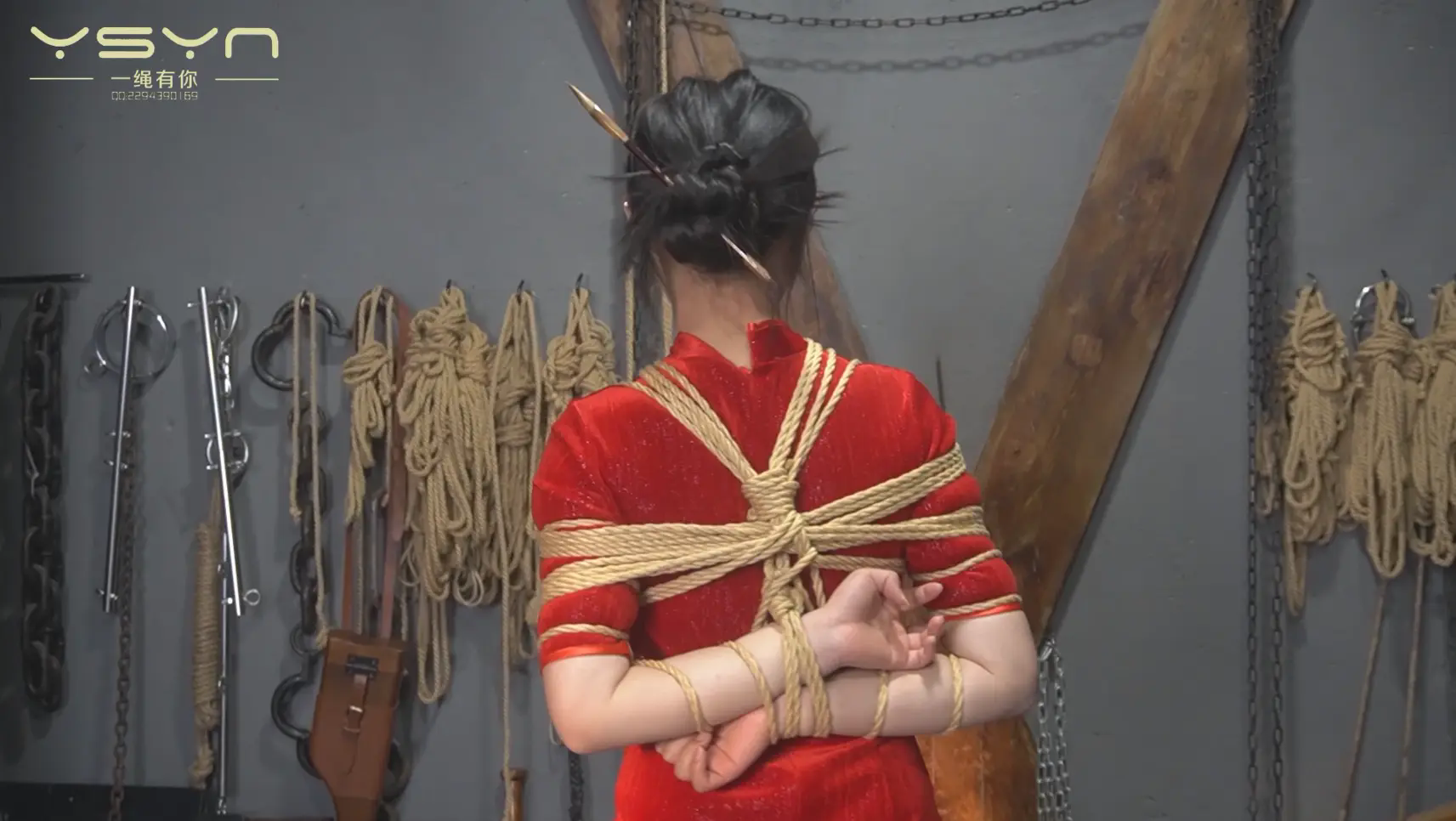 【二进宫体验】高颜值美女李慕瑶第二次没有告诉闺蜜偷偷地来体验金属和绳子的快乐和结束后的感言-12