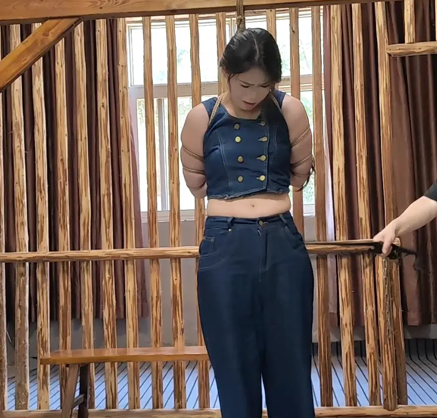 随心原创 杨蕊 体验野外押解 刑讯 斩首-9