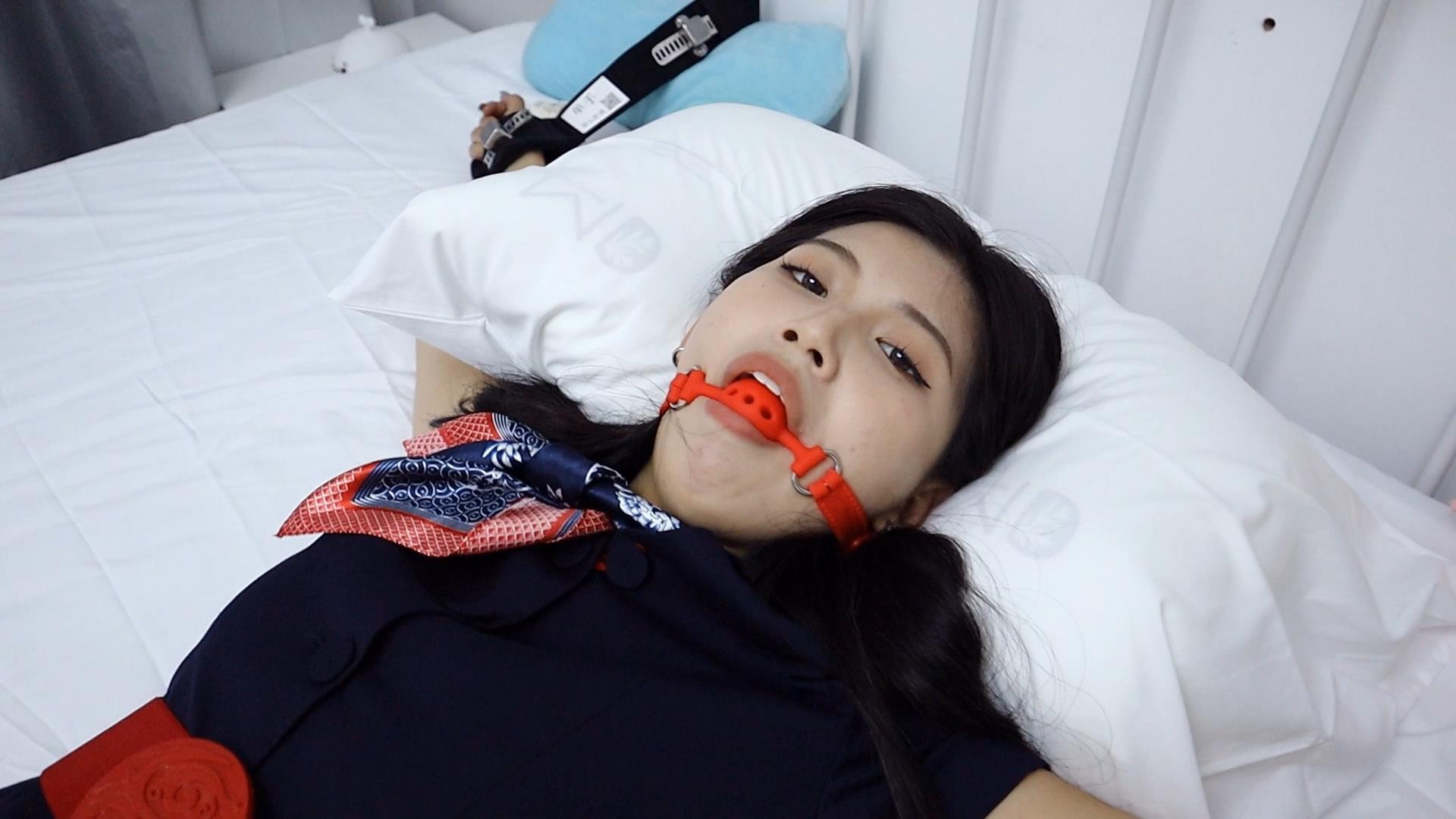 销售小欣被客户摸腿口球揩油 制服丝袜肉丝 空姐装灰丝 全程丝袜 戴口球挠丝袜脚 手铐脚铐 挠脚挠全身TK 工作室开张啦！！！道具多了很多！！！审讯椅木枷磁力绑带等等！-15