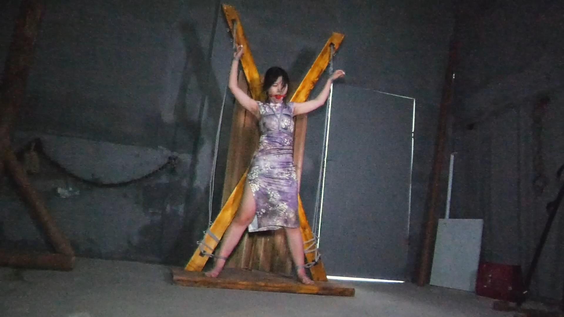 女M体验X架-3