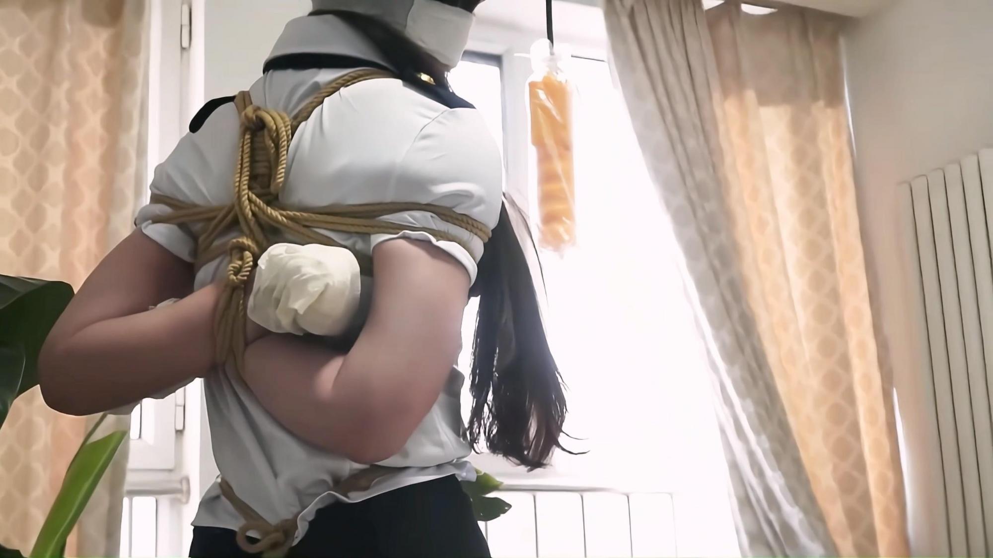 king 超爆款定拍合集 《美女吊缚合集 01》超精彩的黑丝 白丝美女合集-4