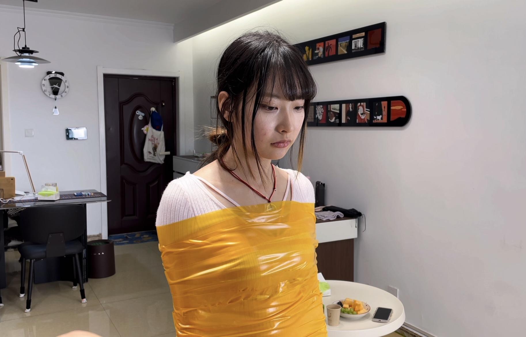 【缚艺录】【小羽】橙色木乃伊，被封嘴后，表情很不情愿-1