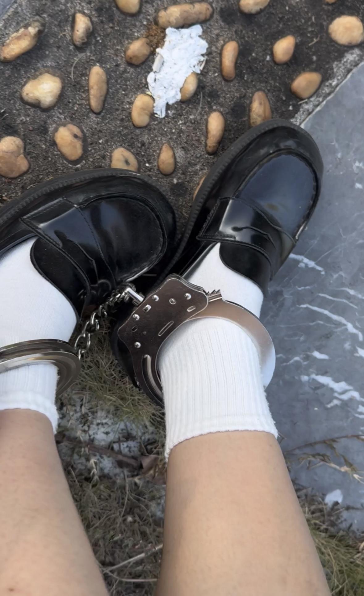 两个女高的镣铐互调-校服和JK女孩的脚镣日记-1