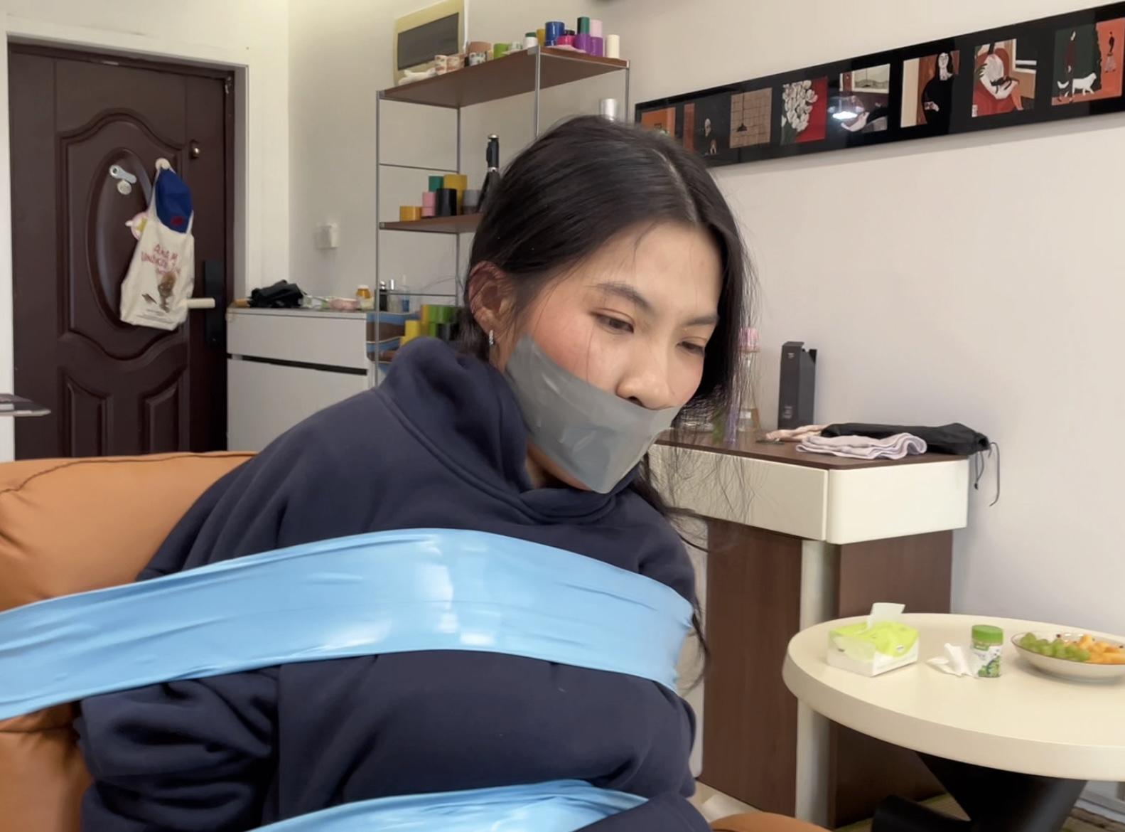 【缚艺录】【小蕊】新模小蕊的胶带捆绑体验-5