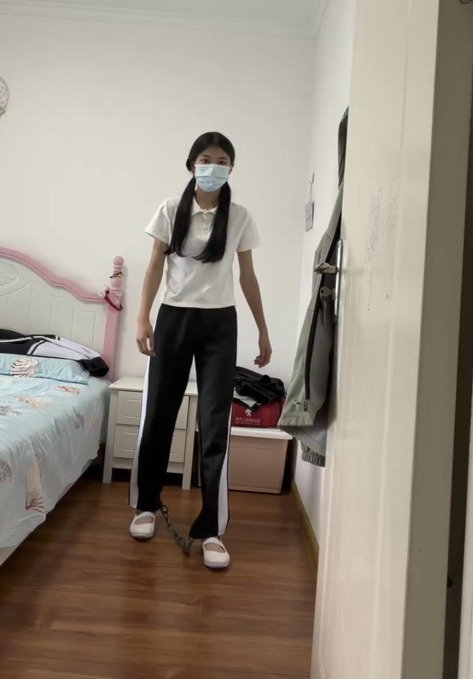 校服白一带女生的镣铐假日-踮脚吊铐与驷马铐-3