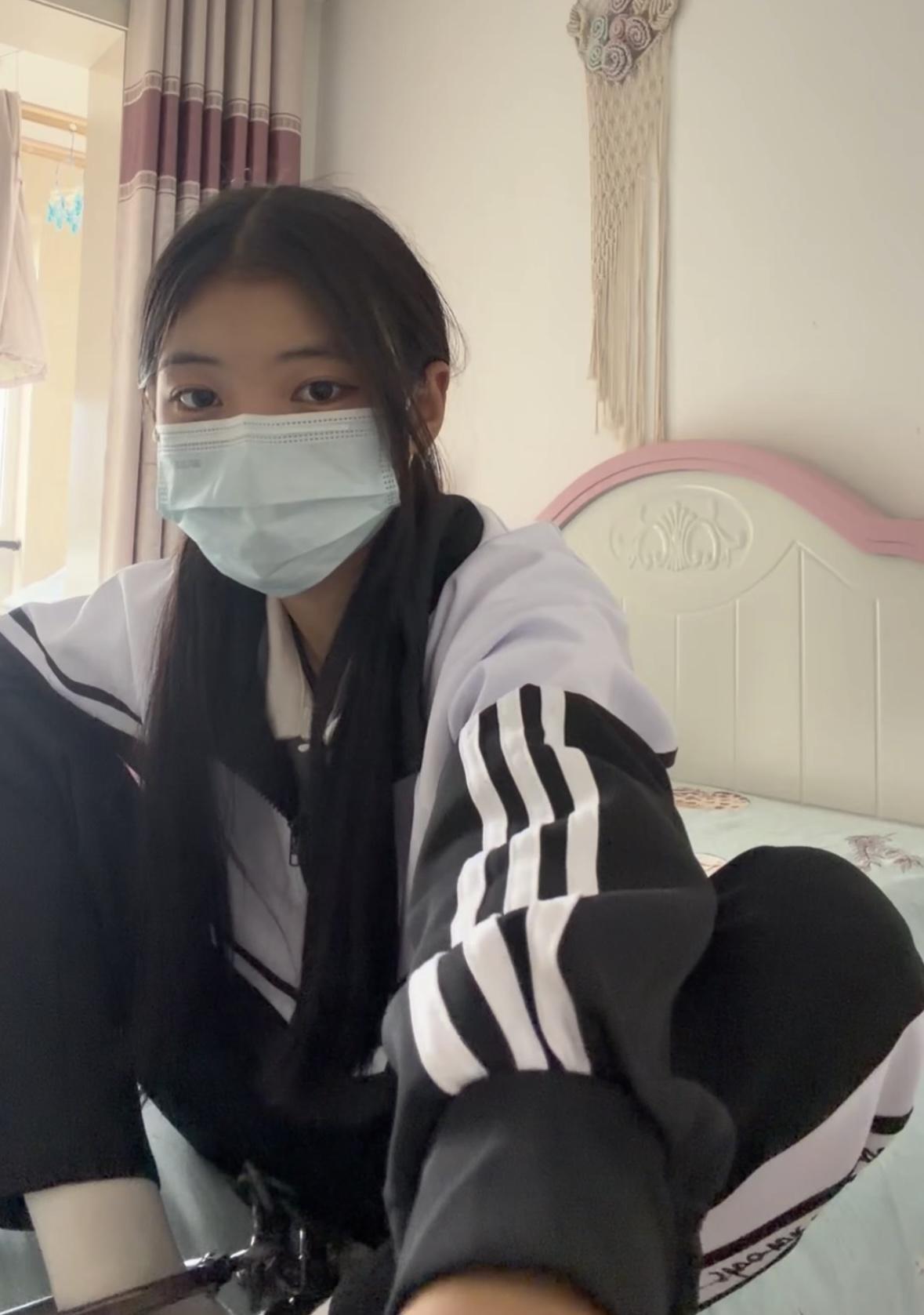 校服白一带女生的镣铐假日-踮脚吊铐与驷马铐-2