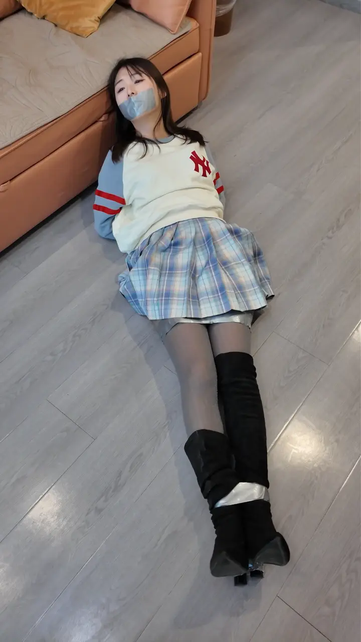 【Chrisgag】独居姐姐惨遭入室绑架 胶带封嘴封眼被坏人玩弄--4