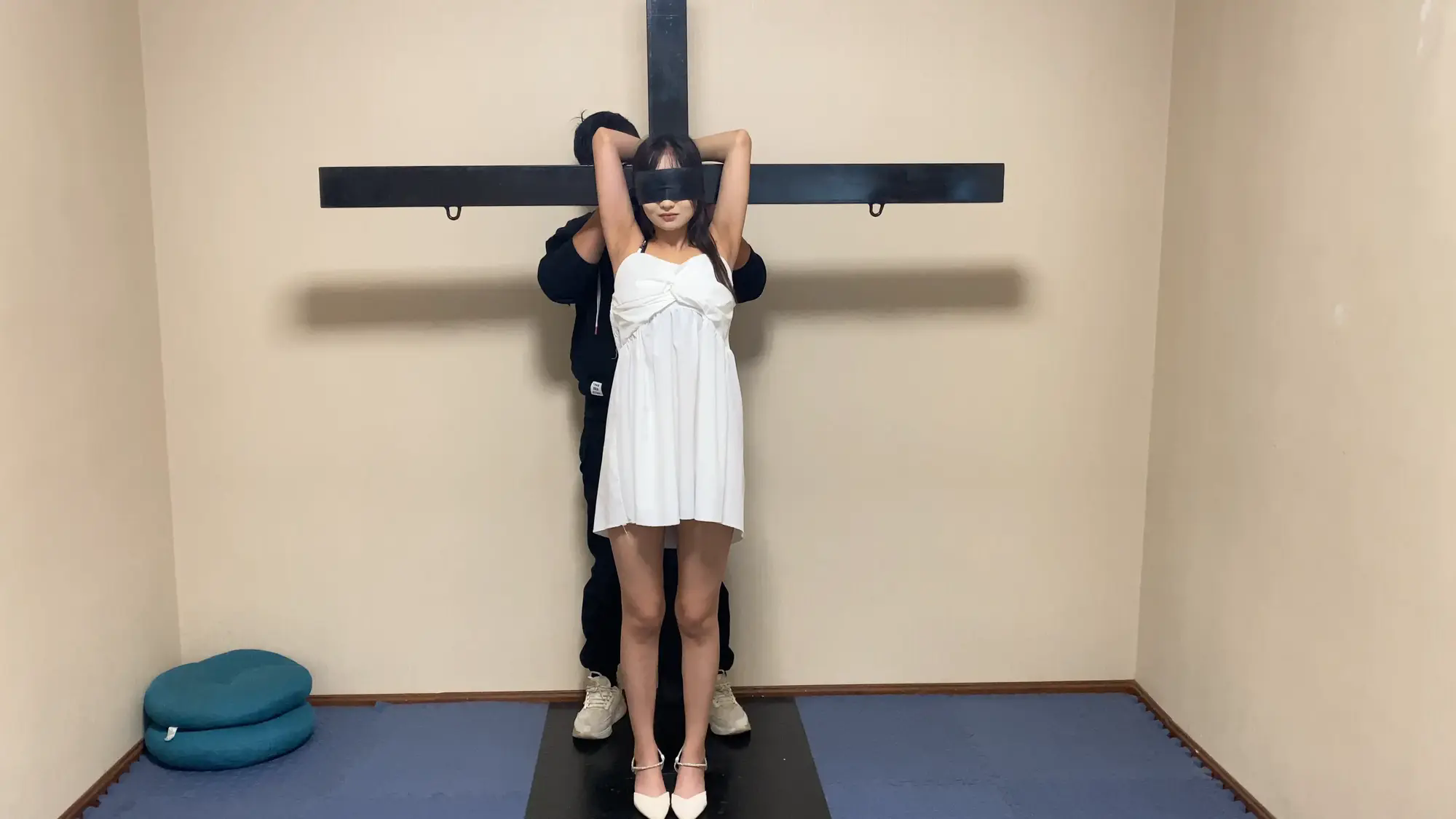 【山鬼工作室】青涩时期的动动高强度挠痒，深喉口塞堵嘴-3