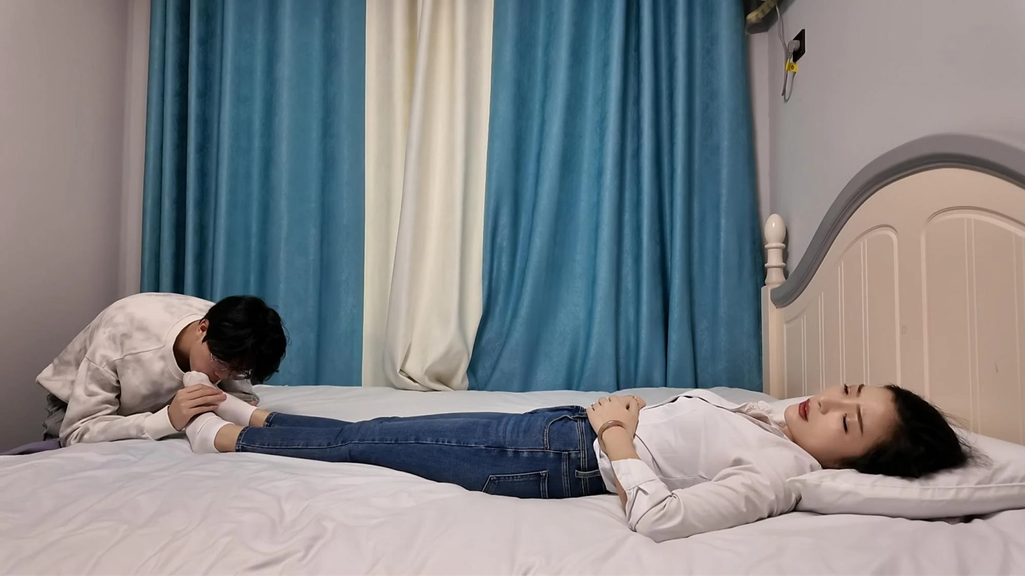 爱穿白袜的美丽少妇嫂子-9
