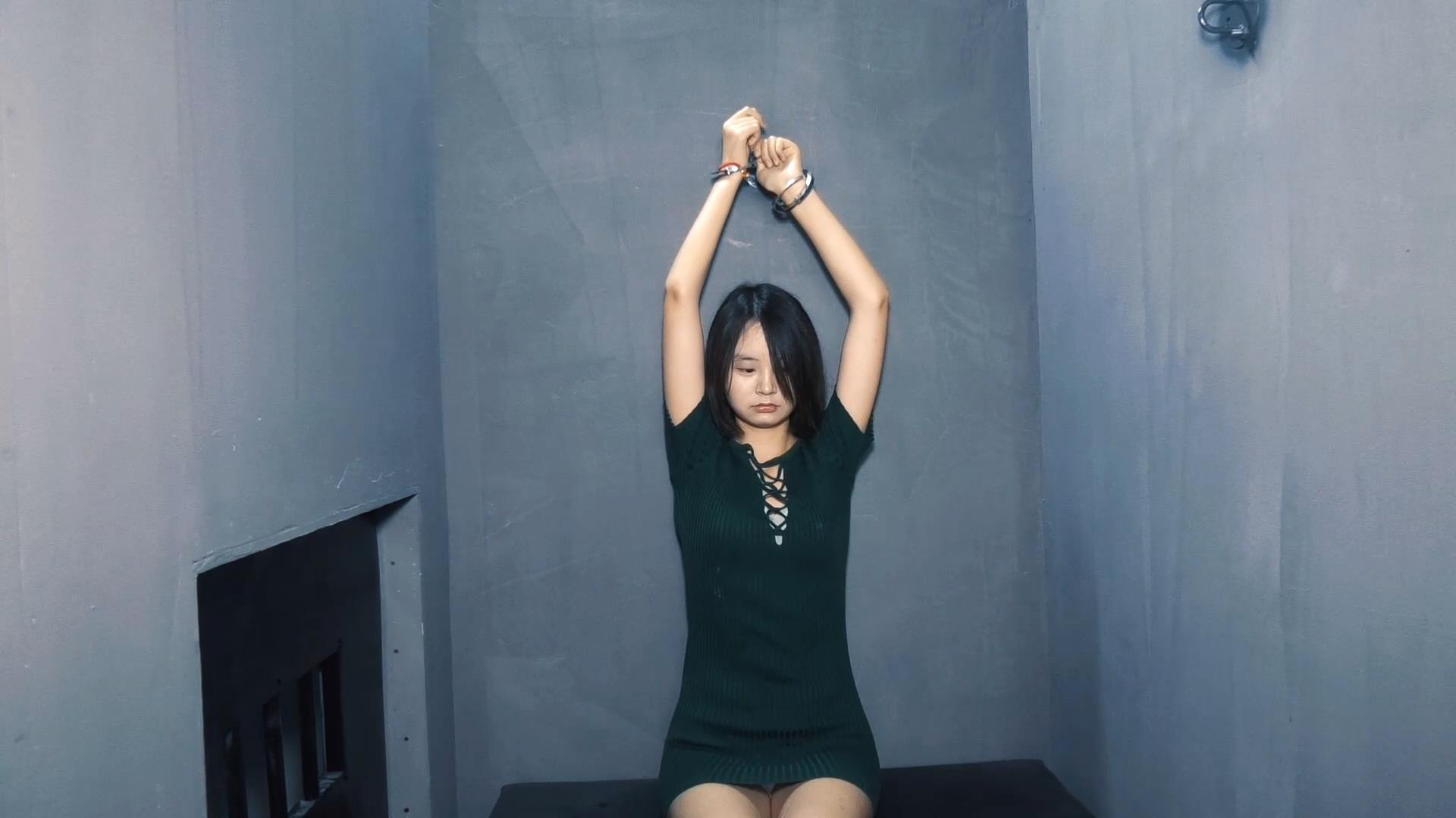 定拍转公映《法不容侥》上集 女白领陈曼帮助上司被捕拘捕配合关小黑屋后如实交代罪行-3