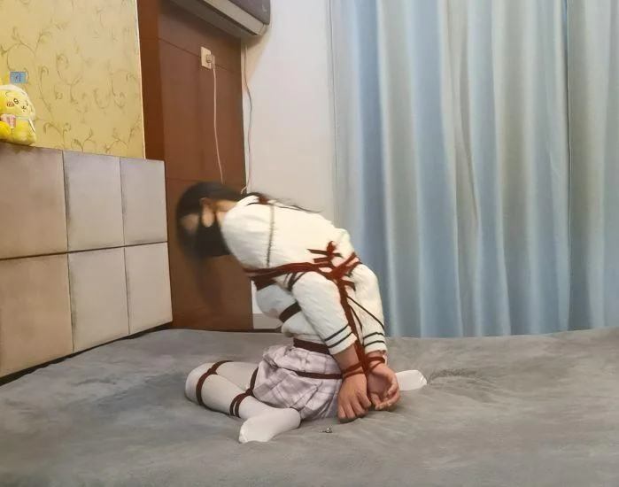 把整个手臂固定住的全身傻瓜式直臂自缚教程-1
