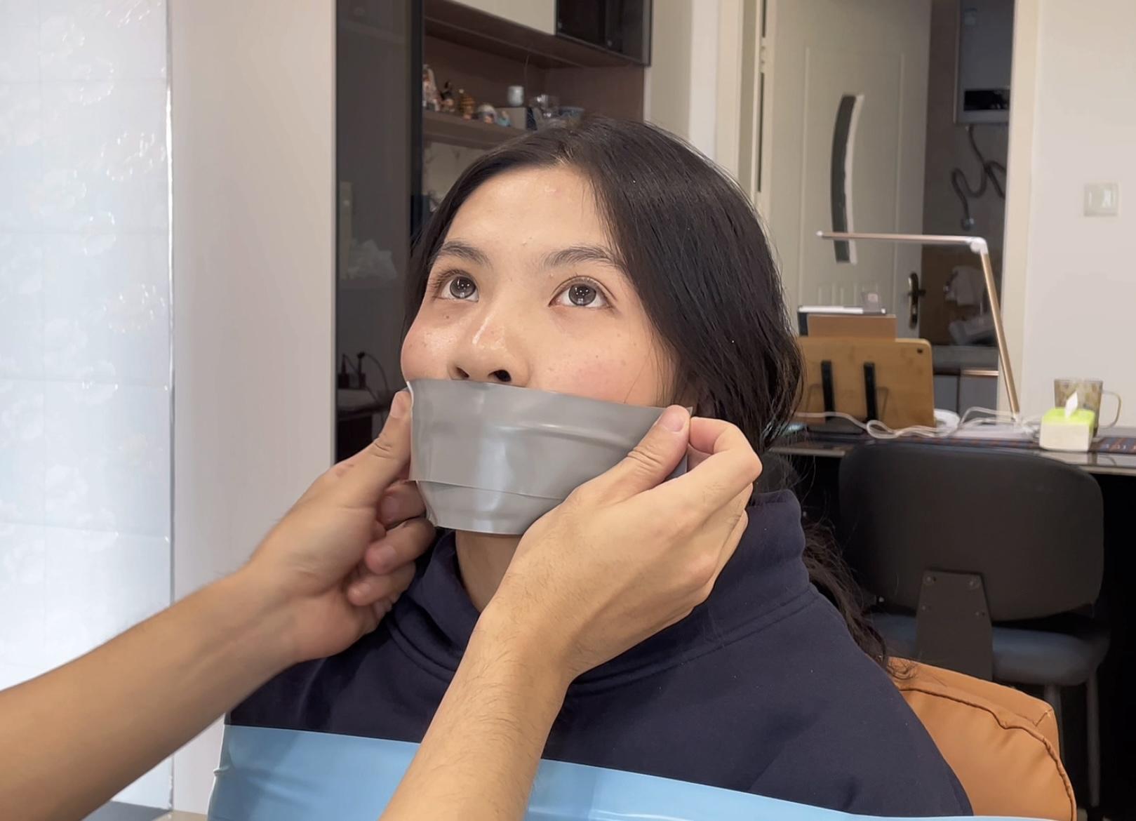 【缚艺录】【小蕊】新模小蕊的胶带捆绑体验-4