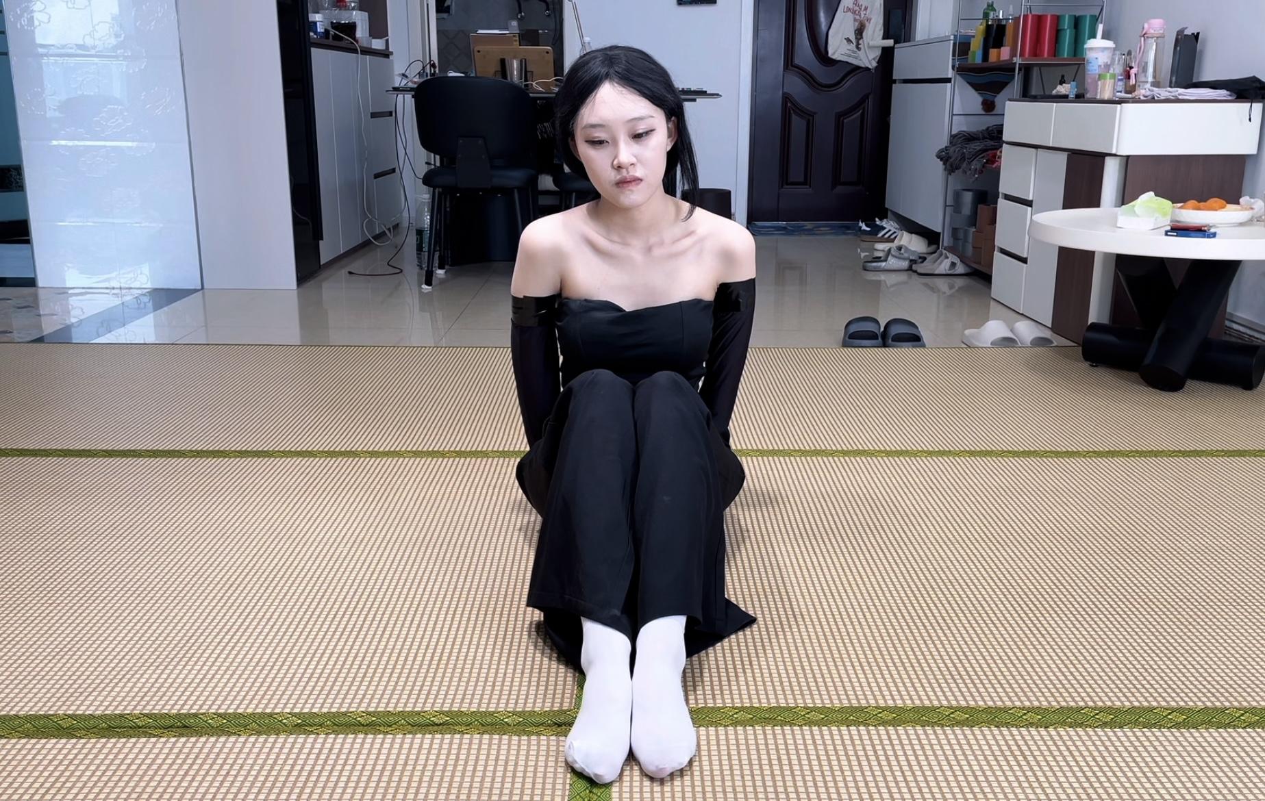 【缚艺录】【小林】白袜+胶带捆绑+黑丝蒙眼-1