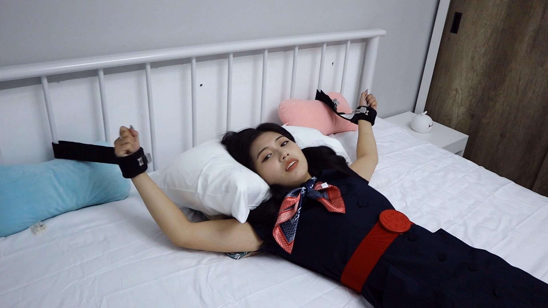 销售小欣被客户摸腿口球揩油 制服丝袜肉丝 空姐装灰丝 全程丝袜 戴口球挠丝袜脚 手铐脚铐 挠脚挠全身TK 工作室开张啦！！！道具多了很多！！！审讯椅木枷磁力绑带等等！-9