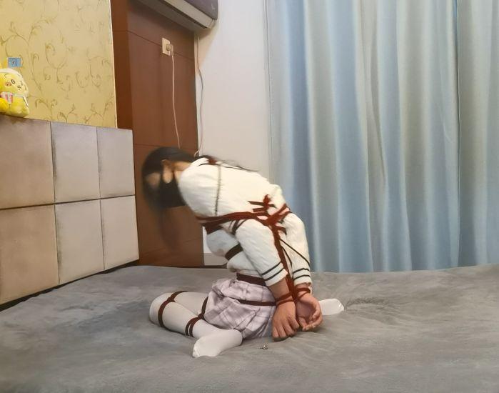 把整个手臂固定住的全身傻瓜式直臂自缚教程-1 把整个手臂固定住的全身傻瓜式直臂自缚教程-1