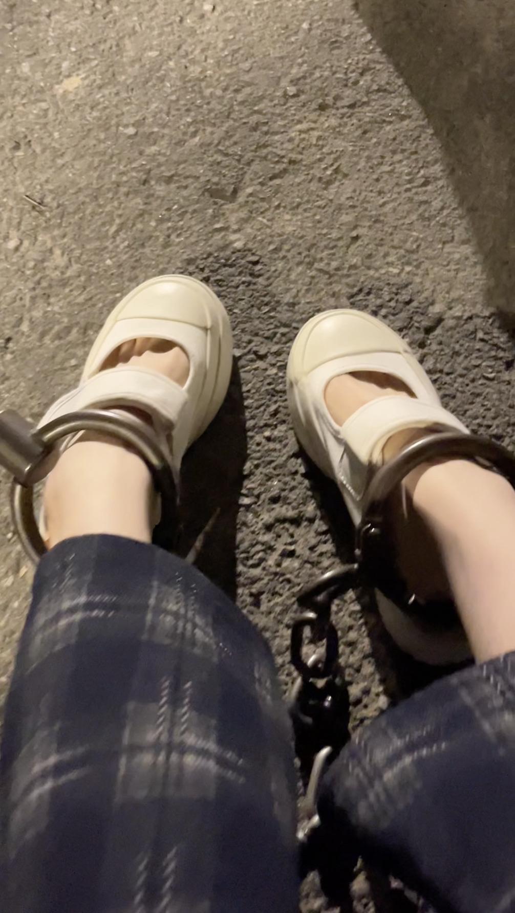 镣铐夜行的女孩（不带钥匙，坐电梯全程）-4