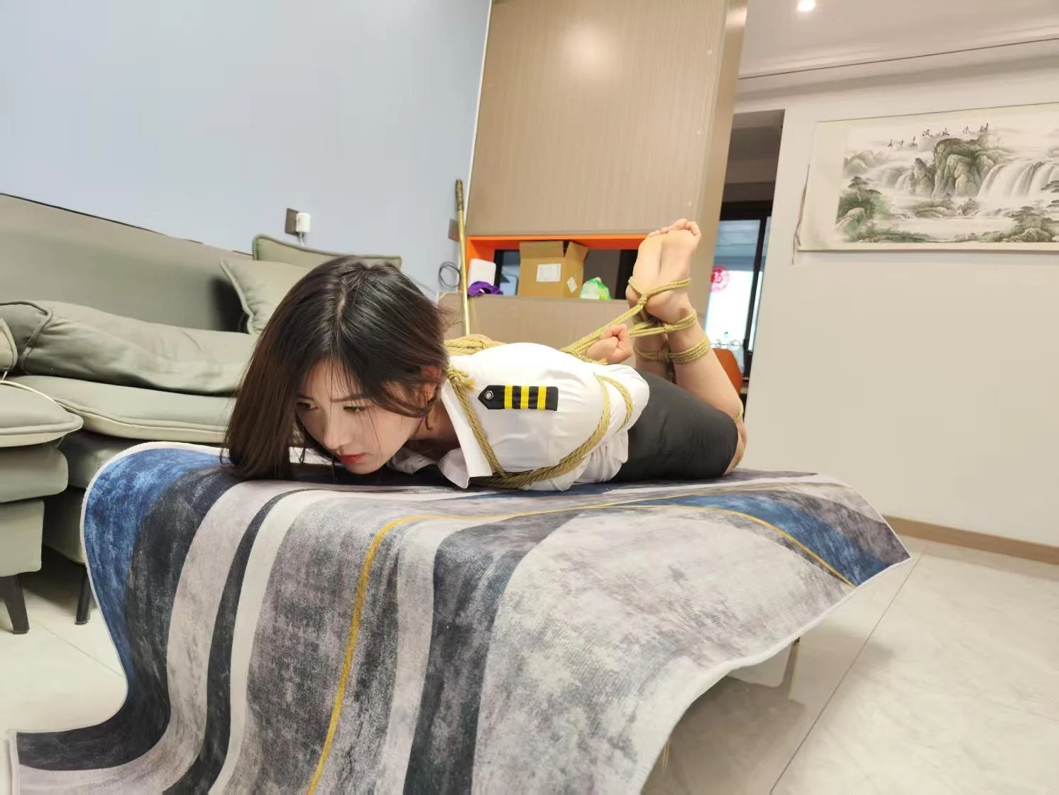 美女茜茜OL制服裙装短靴紧缚体验&金属禁锢-1