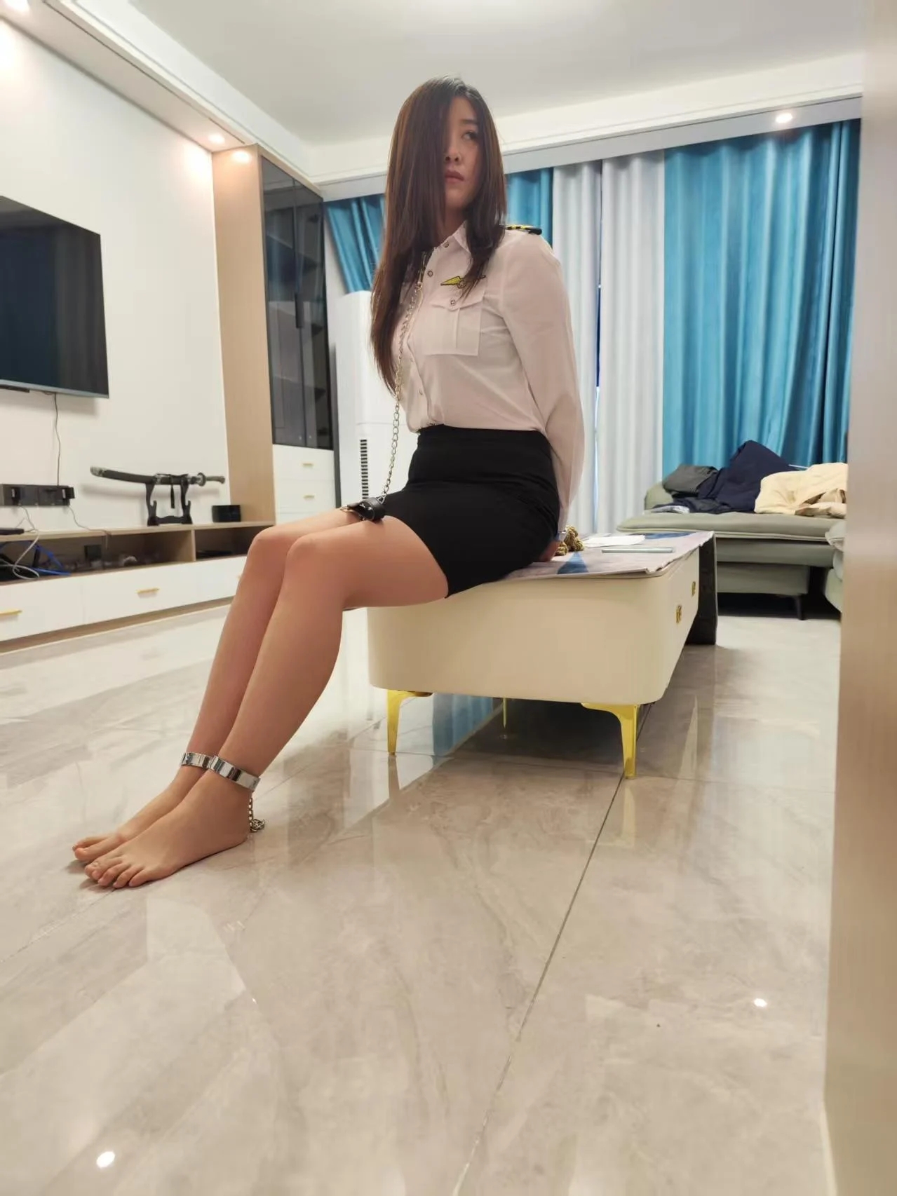 美女茜茜OL制服裙装短靴紧缚体验&金属禁锢-7
