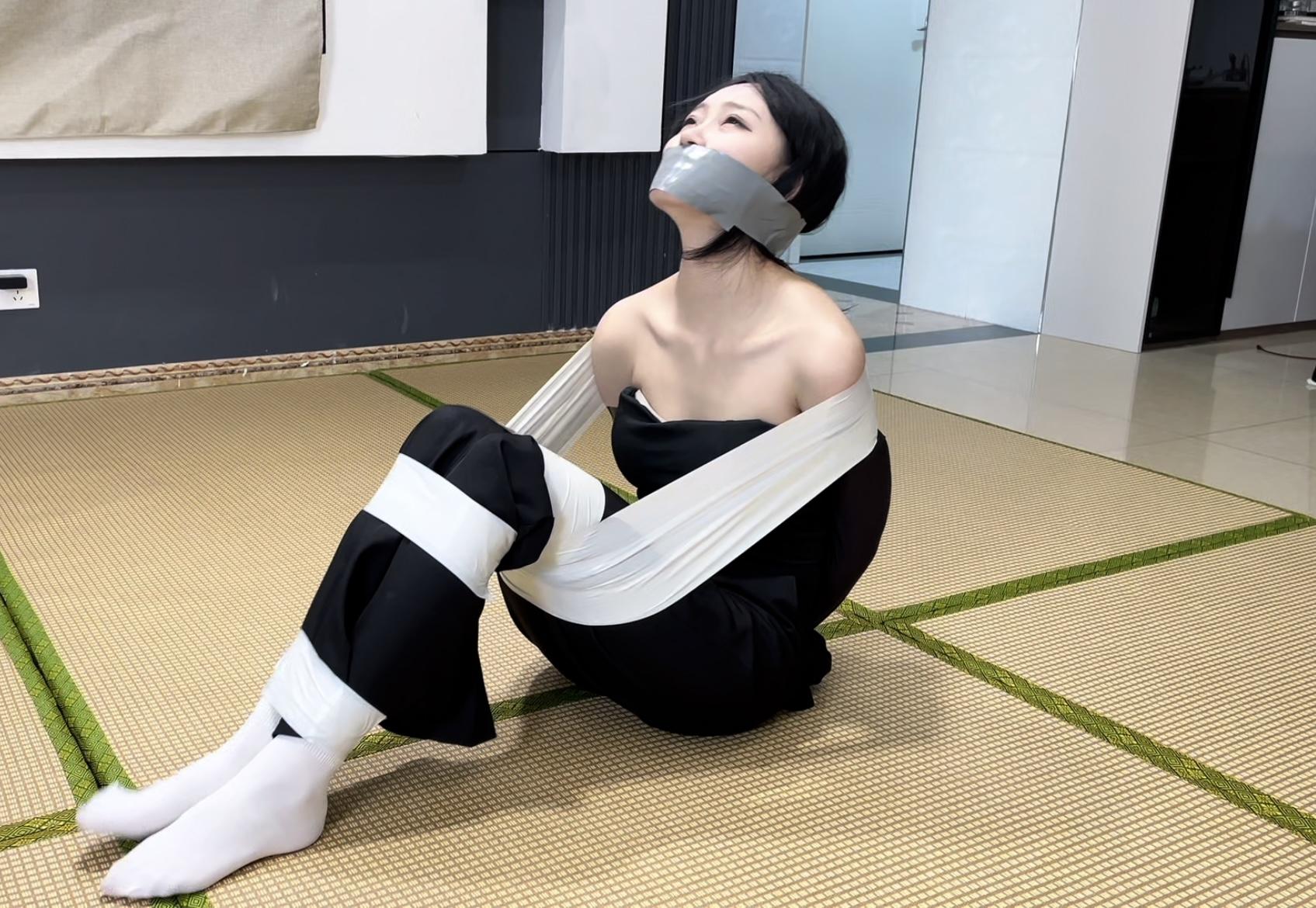 【缚艺录】【小林】白袜+胶带捆绑+黑丝蒙眼-4